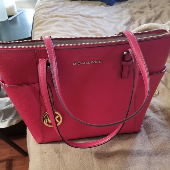 Michael Kors
Jet Set East West Logo Charm Saffiano Leather Tote Bag - Picture 7 of 7